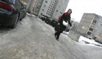 Ministerija: daugiabučių namų kiemai nėra “niekieno žemė”