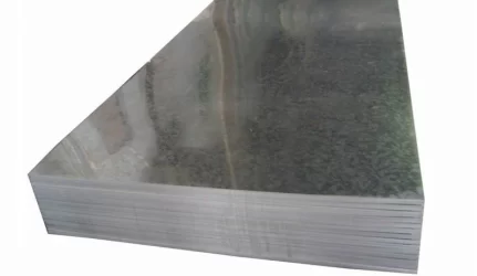 Skardos lakštai nelaksto, bet griūva tvoros