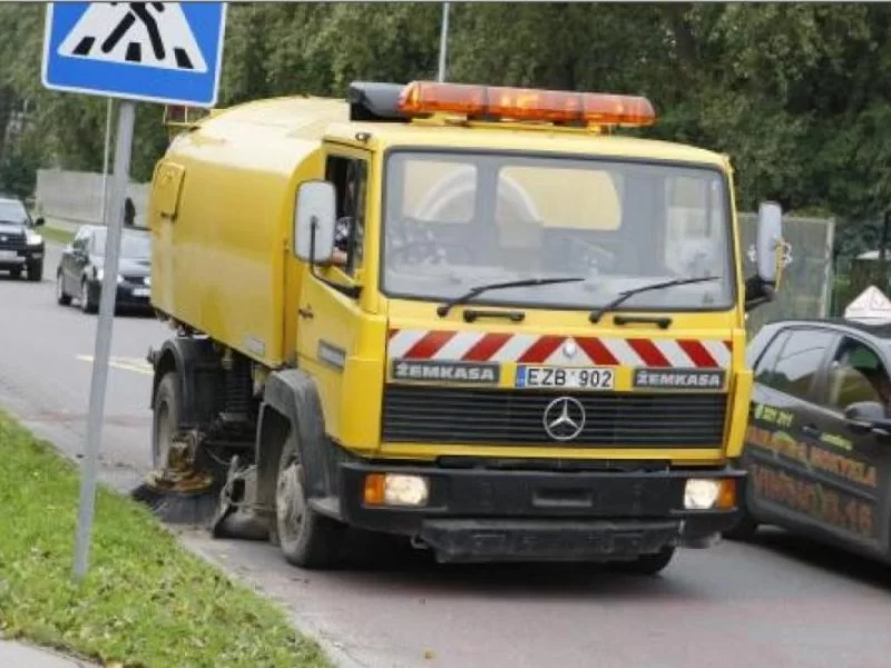 Valdžia užjaučia gatvių valytojus