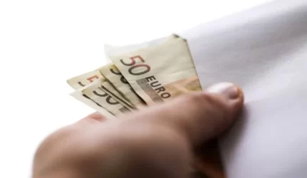 Nelegalios statybos arba kova su vėjo malūnais