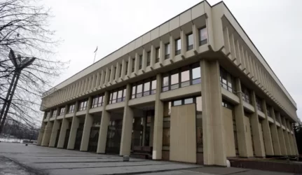 Seimo kanceliarija elektrą taupys penktadienio vakarą