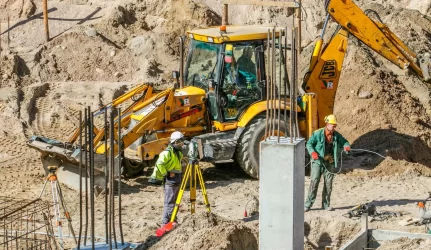 Už darbą statybininkams peršami butai