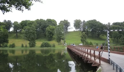 Molėtų rajone iš valstybinės žemės patrauktas vagonėlis