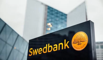 Pasirinkti Vilniuje degė statomas “Swedbank” pastatas Vilniuje degė statomas “Swedbank” pastatas