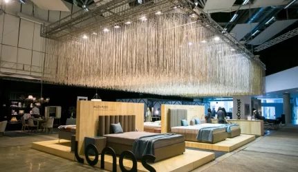 Į baldų parodą vyksta ir degtindariai