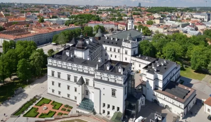 Valdovų rūmų statybos tęsiamos, jų konservuoti neketinama