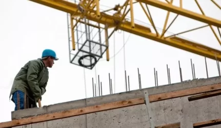 Didžiausia grėsmė netekti darbo – statybos