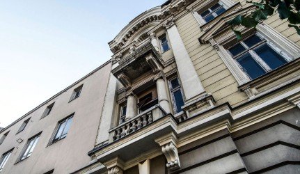 Seni balkonai nyksta akyse