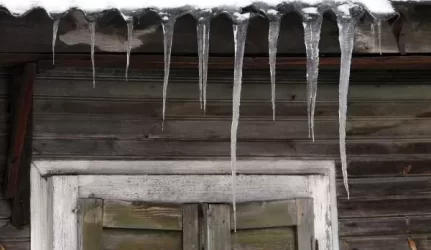 Stogus valykime patys, bet varveklių nejudinkime