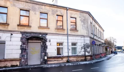 Aukcione pirkėjai šlavė bankų perimtą nekilnojamąjį turtą