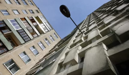 Parlamentaras siūlo neišsimokantiems už būsto paskolas bankams grąžinti tiek, kiek vertas būstas