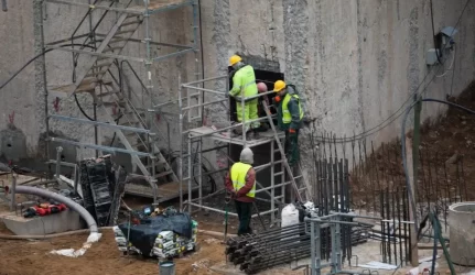 Įmonės vėl dairosi statybininkų