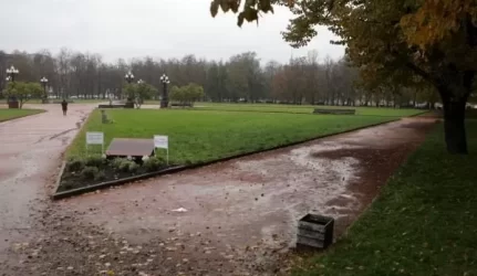 Lukiškių aikštė: kiuženų kalnai ir purvynė sostinės centre