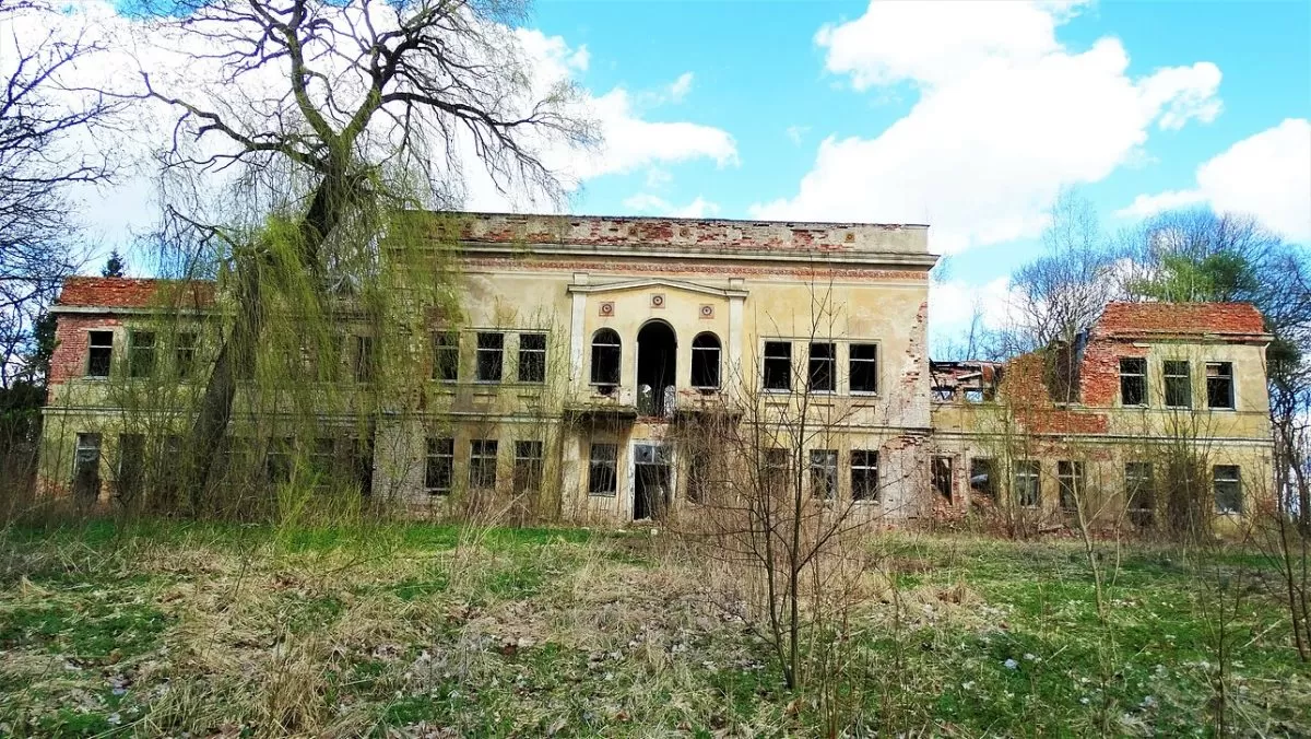 Paveldosaugininkai jau kreipiasi į teismus dėl apleistų dvarų nusavinimo