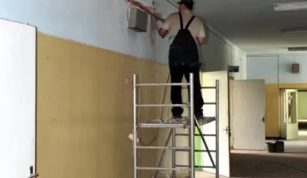 Statybininkai paliko Biržų "Aušros" vidurinę mokyklą apgriautą ir apdergtą