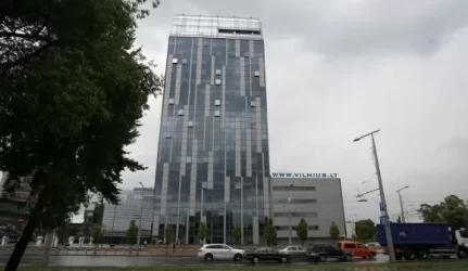 Vilniaus savivaldybės bokštas jau griūva