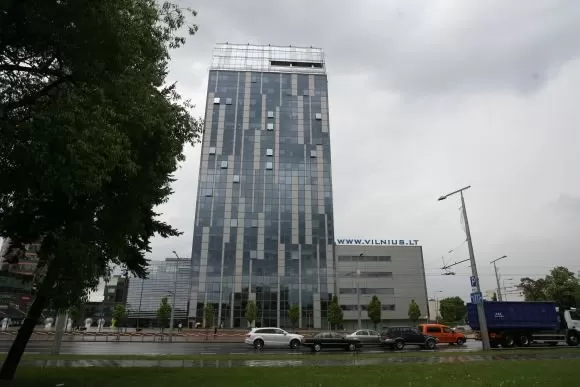 Vilniaus savivaldybės bokštas jau griūva