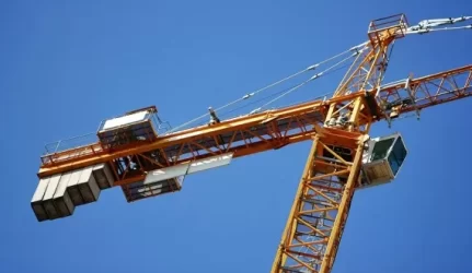 Garažas po rekonstrukcijos virto triaukščiu namu