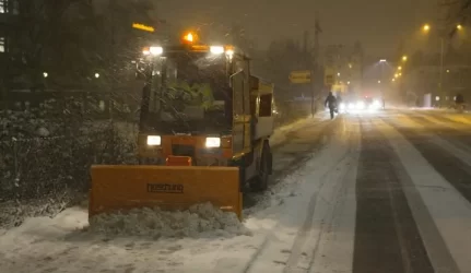Sniego valymo įmonės pluša ir naktimis