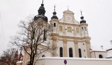 Bažnyčioms siūloma leisti įsigyti joms priskirtą žemę