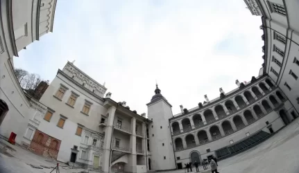 Panevėžio statybos trestas dėl Valdovų rūmų kausis teisme?
