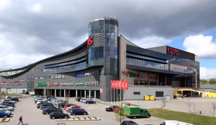 Prekybos centrai “Ozas” ir “Akropolis” susikibo šviesomis