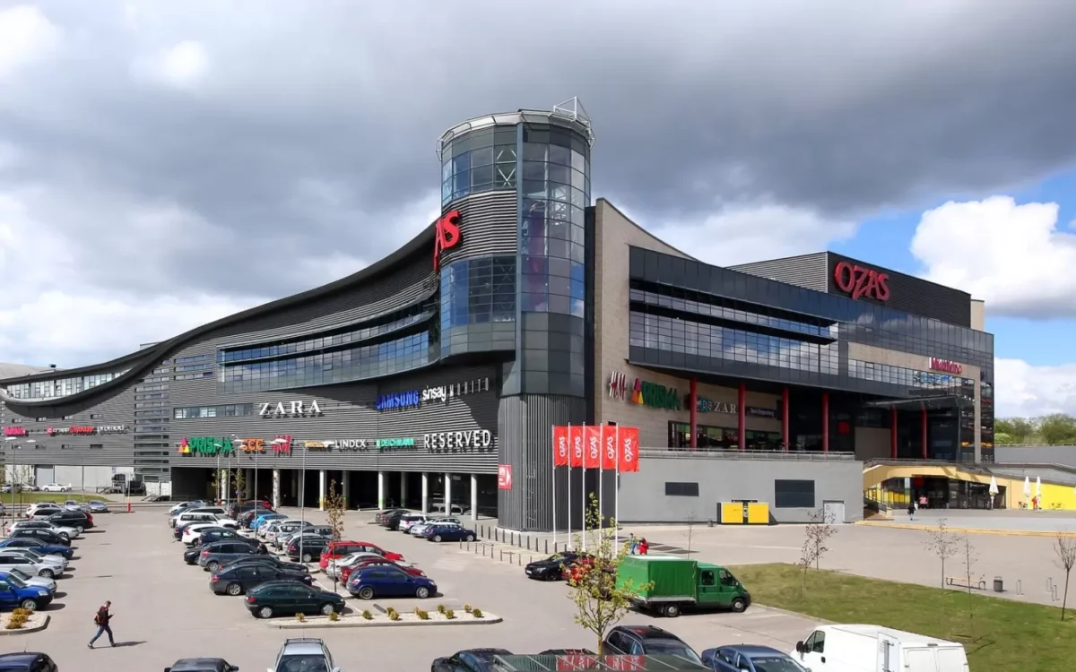 Prekybos centrai “Ozas” ir “Akropolis” susikibo šviesomis