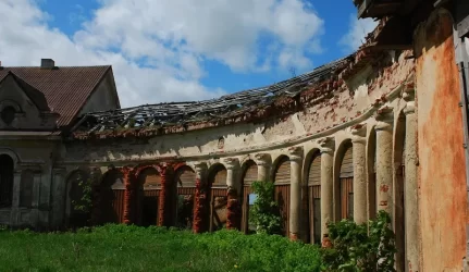 Griūva neprižiūrimas Šiaulėnų dvaras