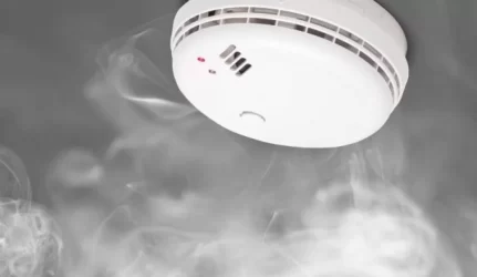 Biržų valdžia socialiniuose būstuose įrengs dūmų detektorius