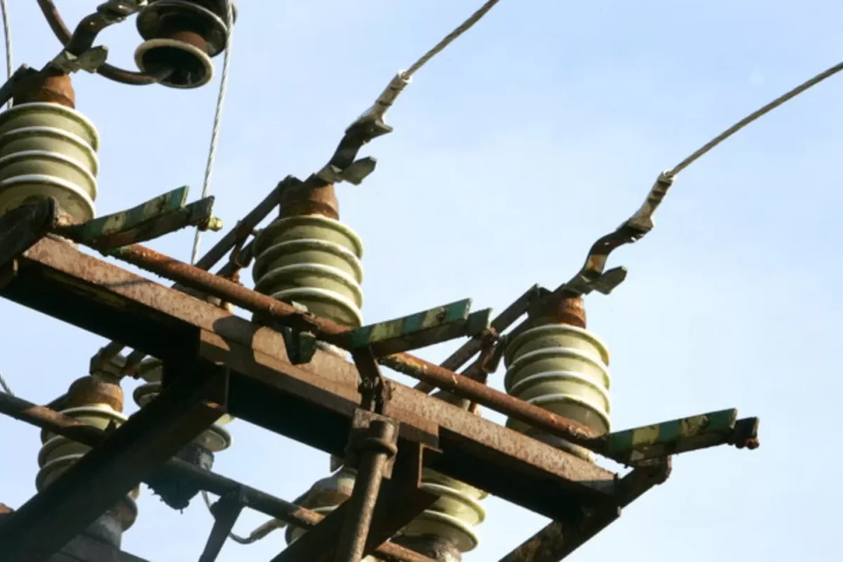 Kaimynų elektrai siūlys “perimetro mokestį”Atskirti