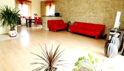 Prabangų būstą pigiau nuomotis, o paprastesnį – pirkti