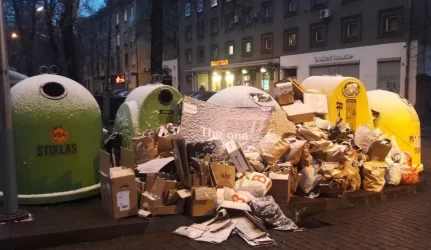 Smėlio kalnai ir šiukšlės voliosis iki Velykų