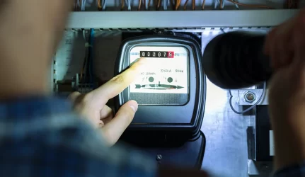 Į elektros rinką įmonės žengia vangiai