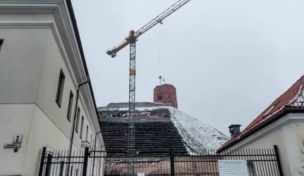 Ant Gedimino kalno zuja darbininkai