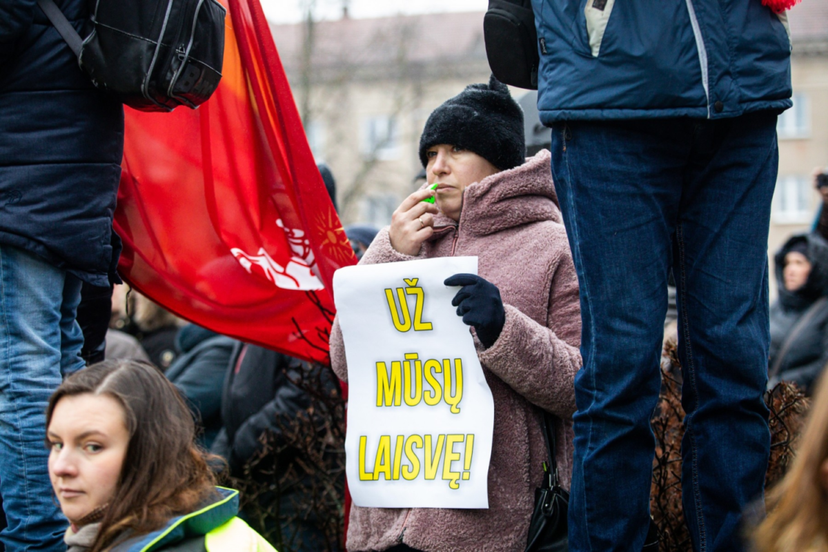 Prieš naujas AE – protestas su daina