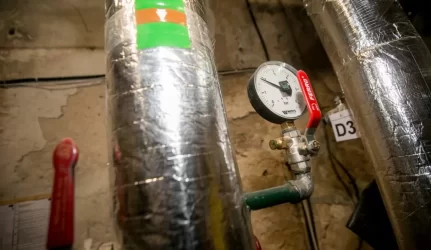 Iš palangiškės reikalaujama sumokėti už šildymą, nors radiatoriai nupjauti