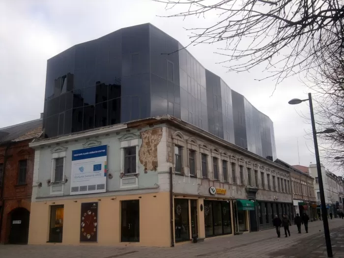 Kaune – dar vienas stiklinis antstatas?