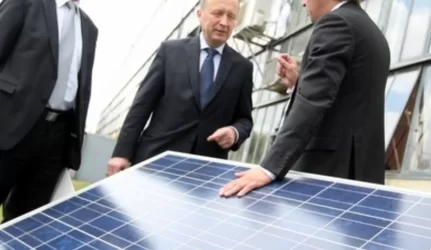 Premjeras atidarė industrinę saulės modulių surinkimo liniją