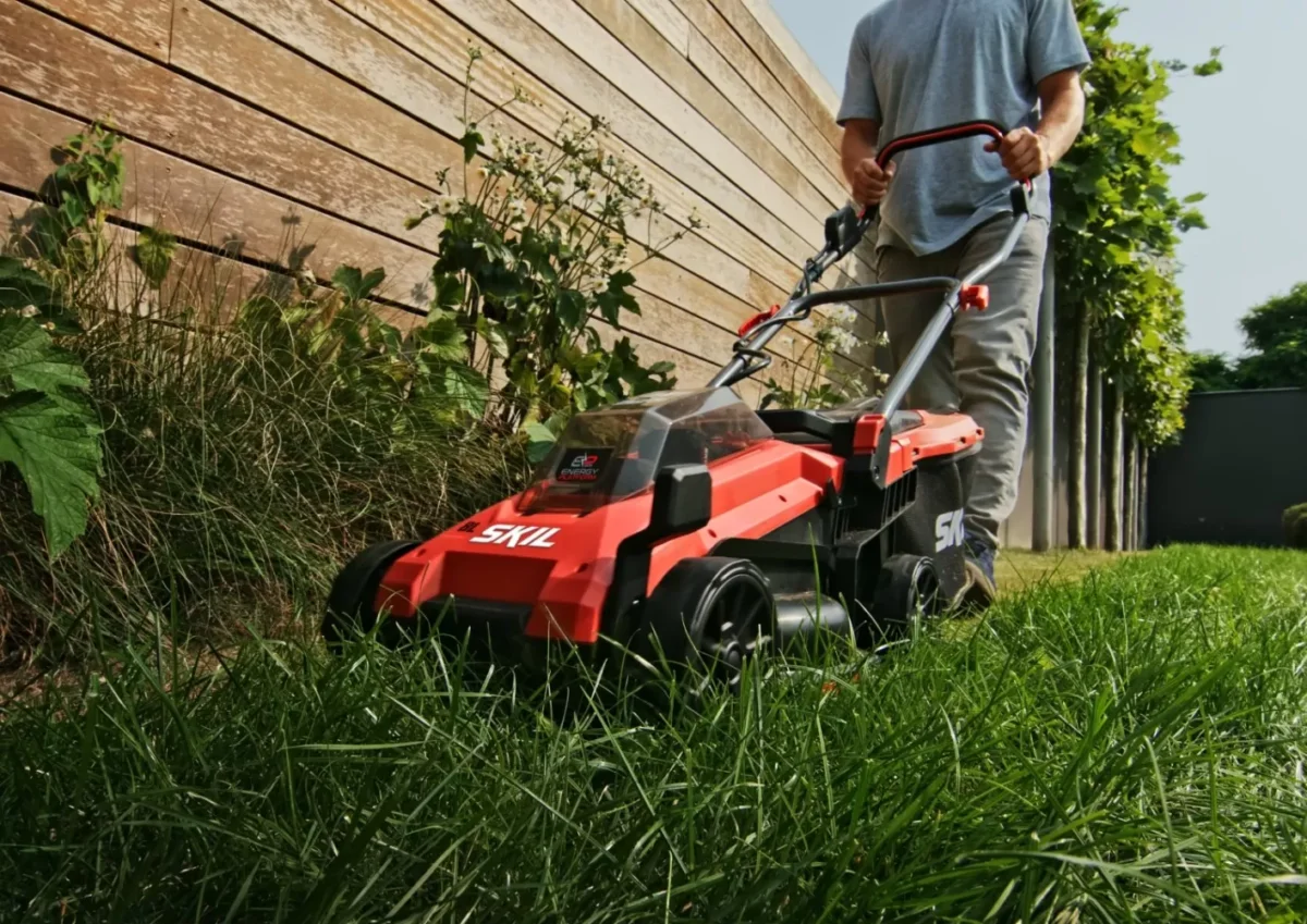 Dėl vejapjovės – skandalas