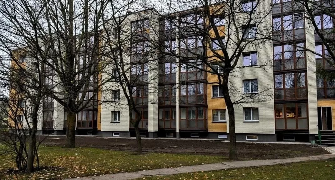 Akmenėje renovuojama keliasdešimt daugiabučių namų