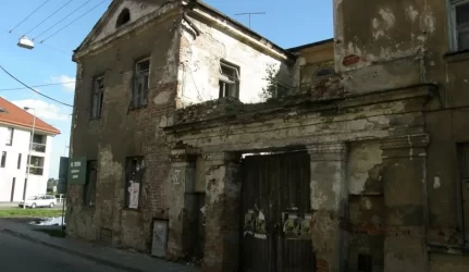 Apleisti pastatai bus griaunami