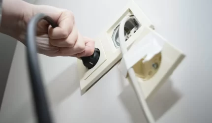 Siūloma kitąmet elektrą branginti 1ct/kWh