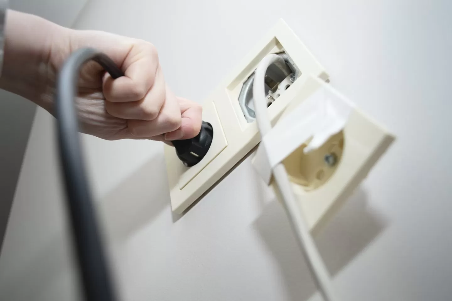 Siūloma kitąmet elektrą branginti 1ct/kWh