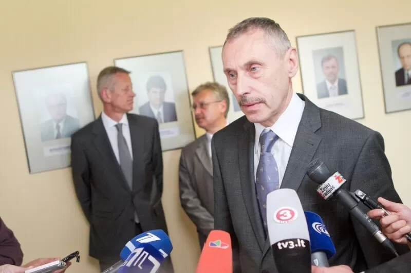 Kam naudingas skandalas uždaromoje IAE?