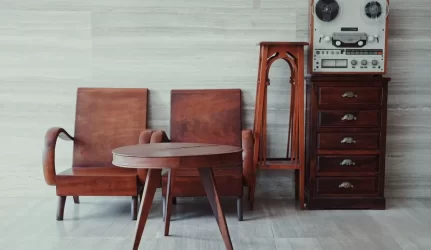 Pirkti naujus ar restauruoti senuosius baldus?