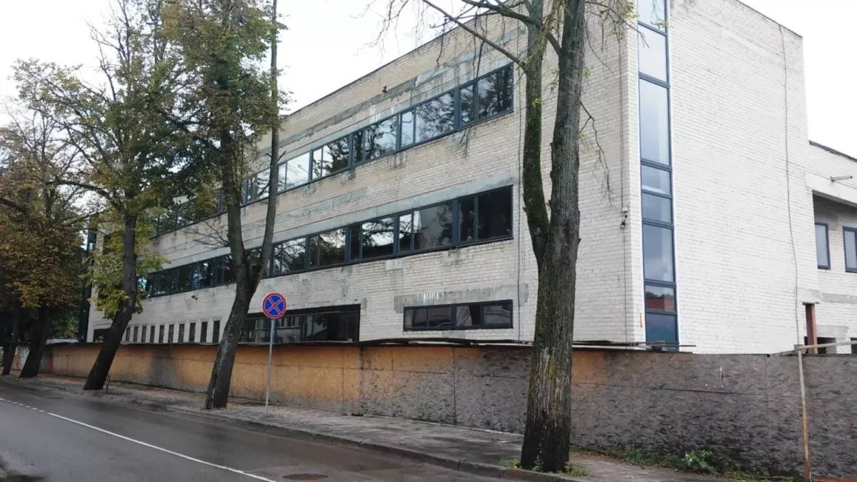 Nebaigta statyti Kretingos biblioteka – jau griūva