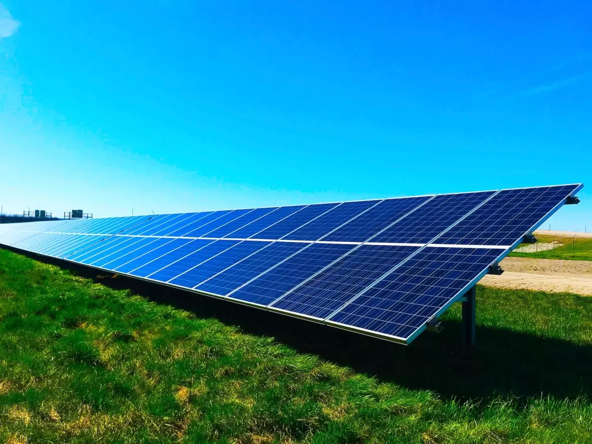 Novatoriški dvigubos paskirties saulės energijos įrenginiai – ir šiluma, ir elektra