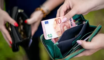 Premjeras: elektra kainuos 17-20 centų už kilovatvalandę