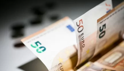 Energetikų atlyginimų kreivė gali tiktai kilti