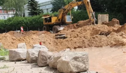 Kur panaudoti istorinį grindinį: Rotušės aikštėje ar Kristaus Prisikėlimo bažnyčioje?